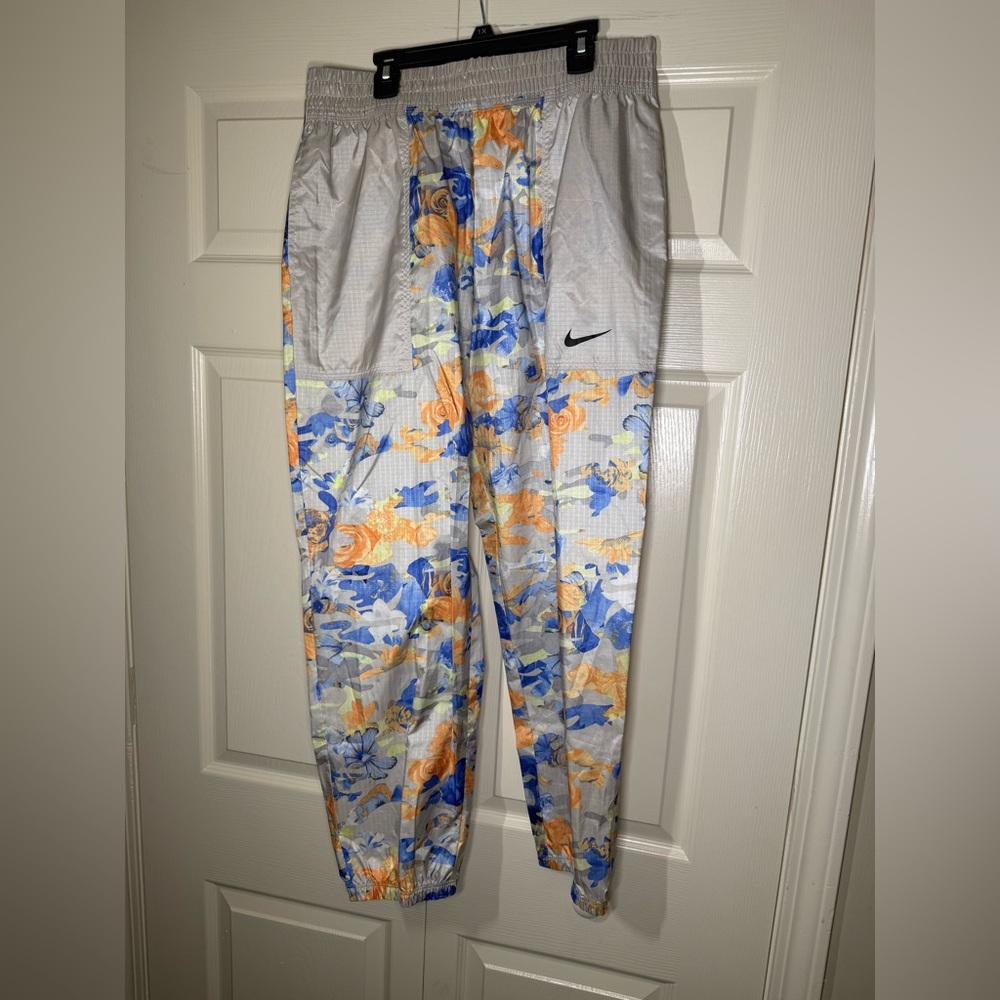 Nike Women’s Easy‎ Woven Floral Track Pants Joggers Pockets Lightweight